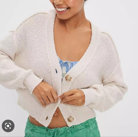 🆕️NWT AE Cropped Cardigan in 'Cream', Size Medium - Picture 2 of 14
